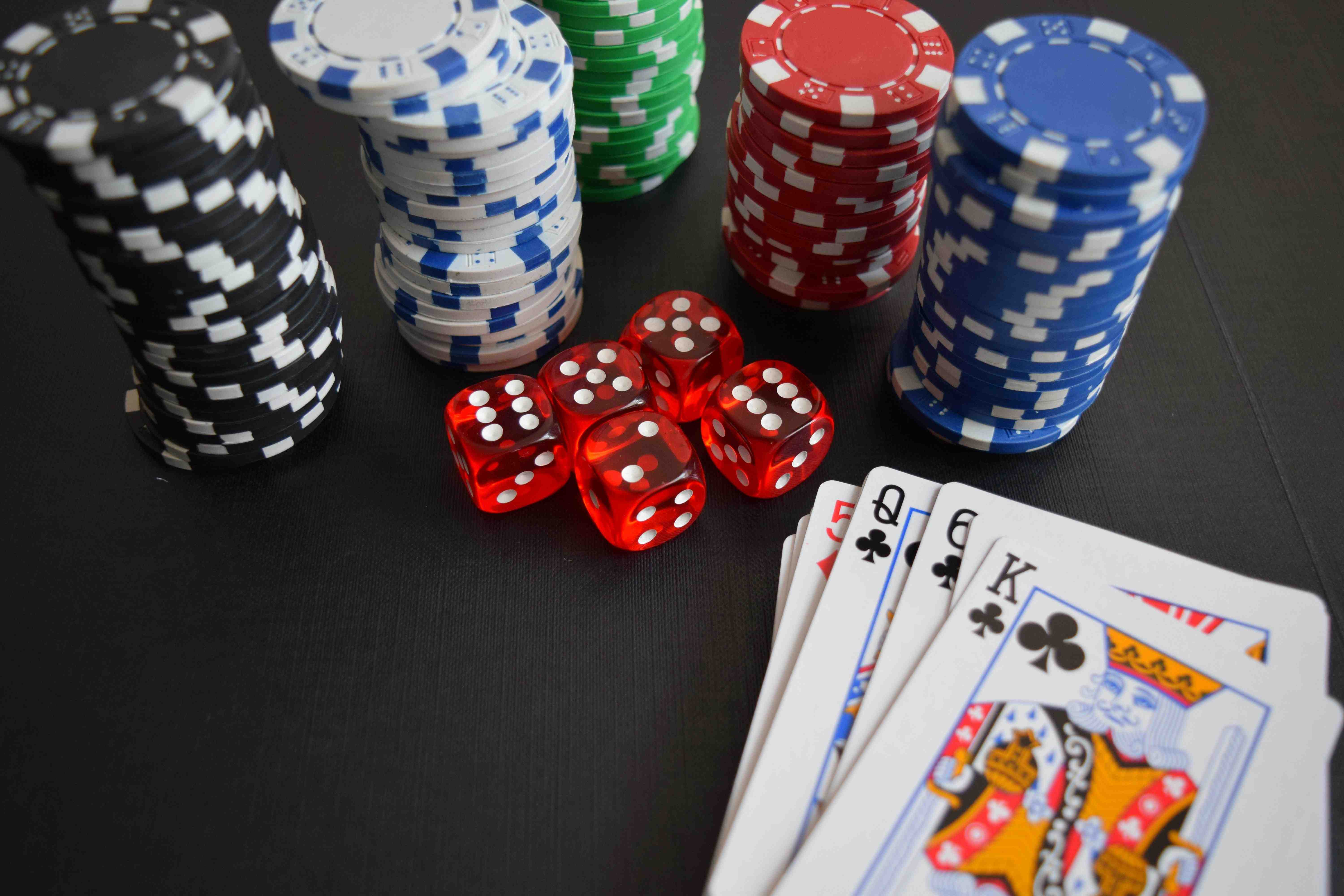 q79888 APP Myanmar ဖုန်းဖြင့် Live Casino Baccarat ကစားနေသောမြင်ကွင်း
